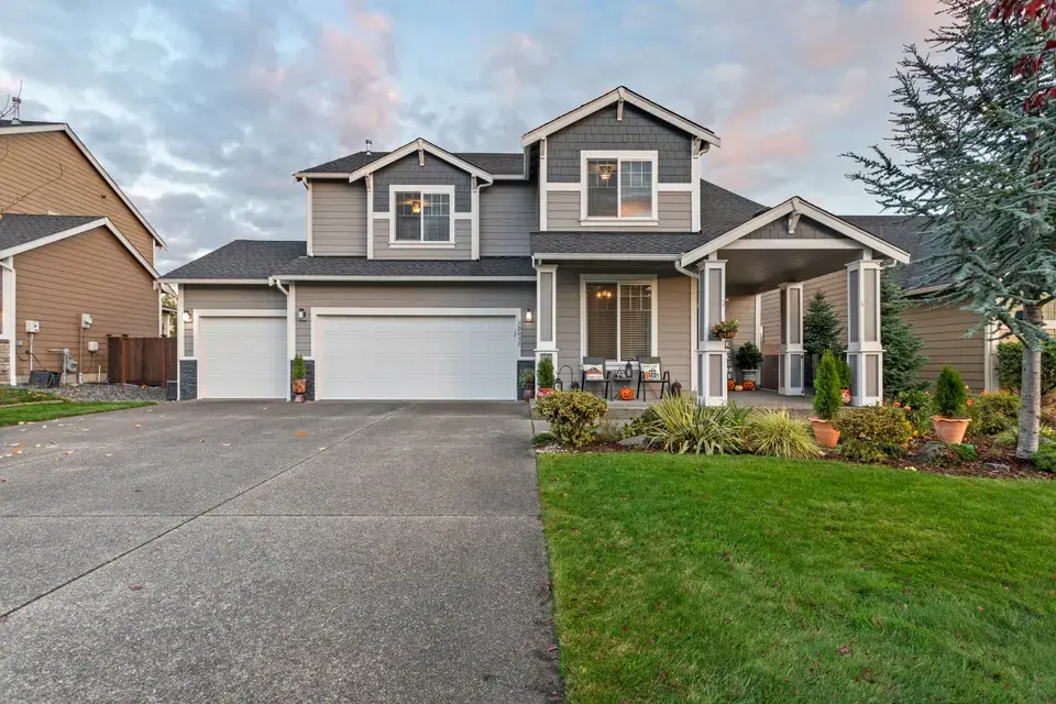 roofing contractor Bemis